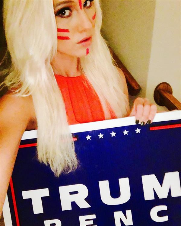 Tomi Lahren taking a selfie