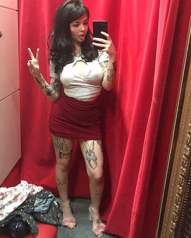 Jessica Beppler taking a selfie