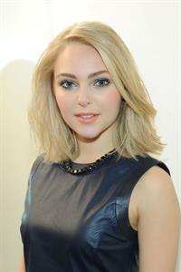 AnnaSophia Robb - Portraits At The Today Show In New York January 24, 2013 