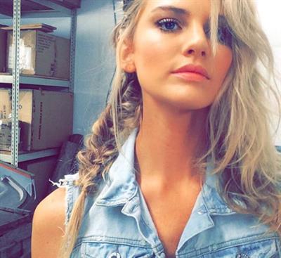 Kelly Thomas taking a selfie