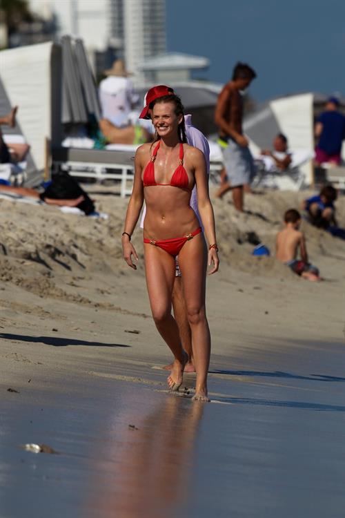 Anne Vyalitsyna bikini candids in Miami 11/22/12 