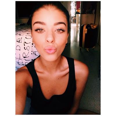 Sandra Fennou taking a selfie