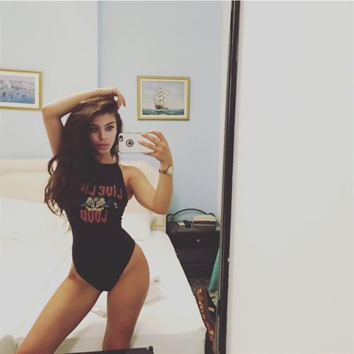 Sandra Fennou taking a selfie