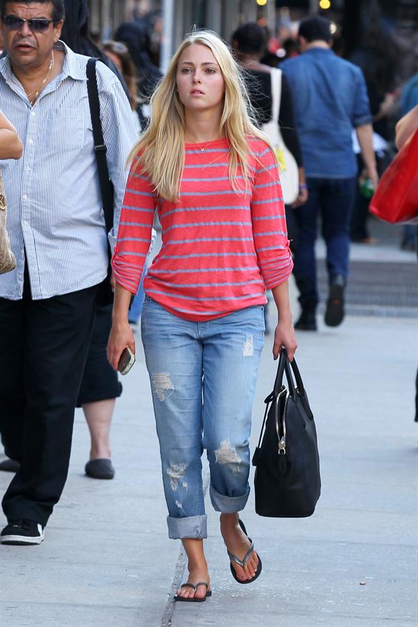 AnnaSophia Robb - out & about in New York City on Sept 12 2012