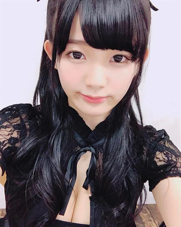 Jun Amaki taking a selfie