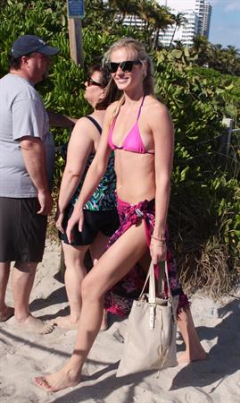 Anne Vyalitsyna bikini candids in Miami 11/23/12 