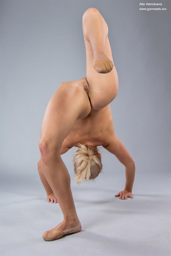 Alla Vetrodueva nude gymnastics