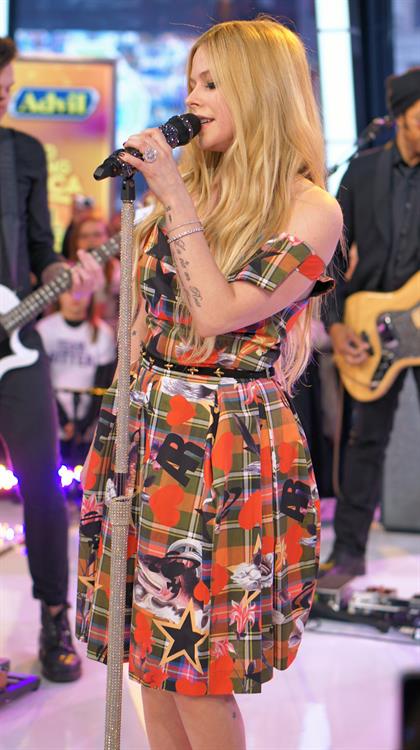 Avril Lavigne – “Good Morning America” NYC 11/5/13  