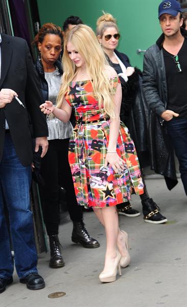 Avril Lavigne – “Good Morning America” NYC 11/5/13  