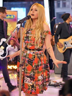 Avril Lavigne – “Good Morning America” NYC 11/5/13  