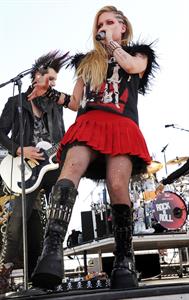 Avril Lavigne – iHeartRadio Music Festival 9/21/13  