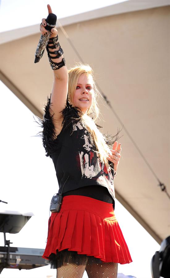 Avril Lavigne – iHeartRadio Music Festival 9/21/13  