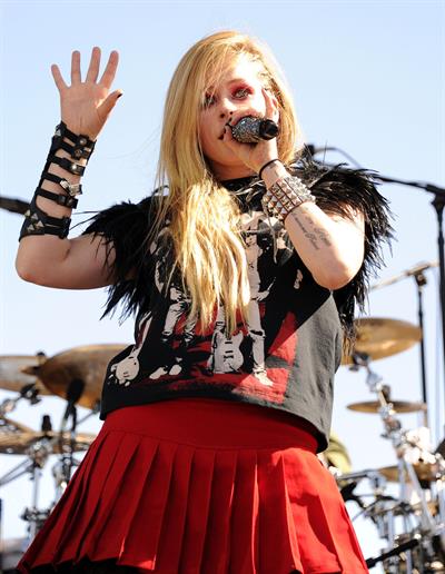 Avril Lavigne – iHeartRadio Music Festival 9/21/13  