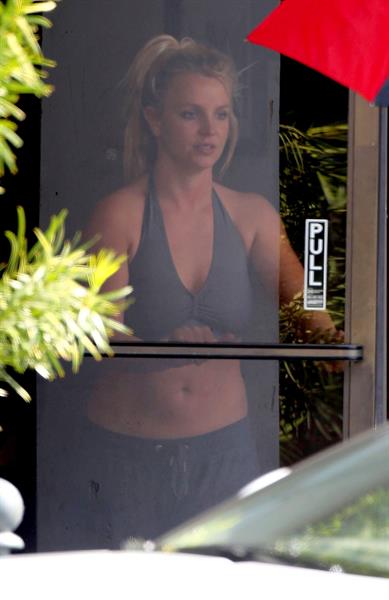 Britney Spears Leaving dance studio in Sherman Oaks, Los Angeles 23.10.2013 