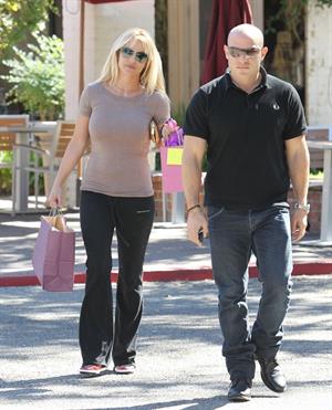 Britney Spears out shopping in Calabasas 10/23/12 