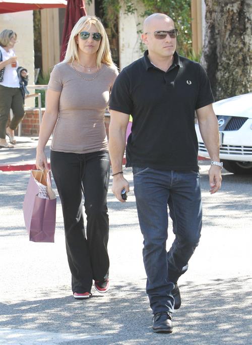 Britney Spears Pictures Britney Spears out shopping in Calabasas 10/23/12