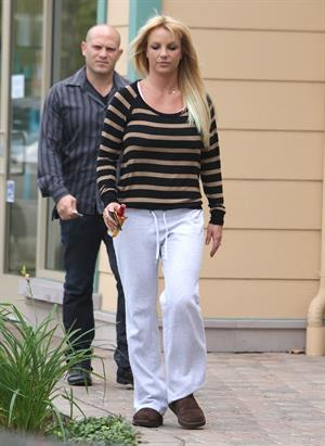 Britney Spears Leaving hair salon with her bodyguard in Beverly Hills (October 20, 2012) 