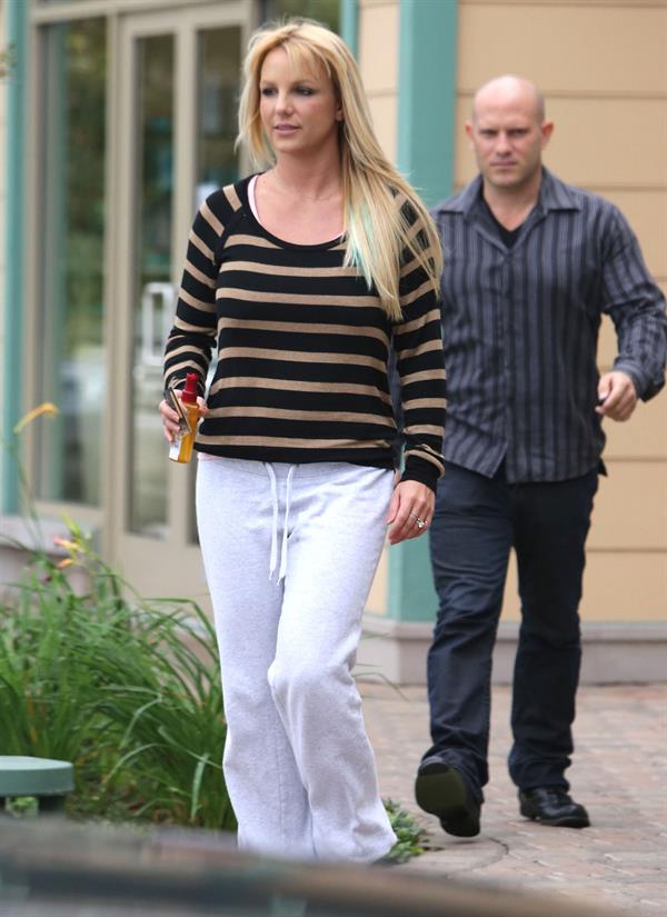Britney Spears Leaving hair salon with her bodyguard in Beverly Hills (October 20, 2012) 
