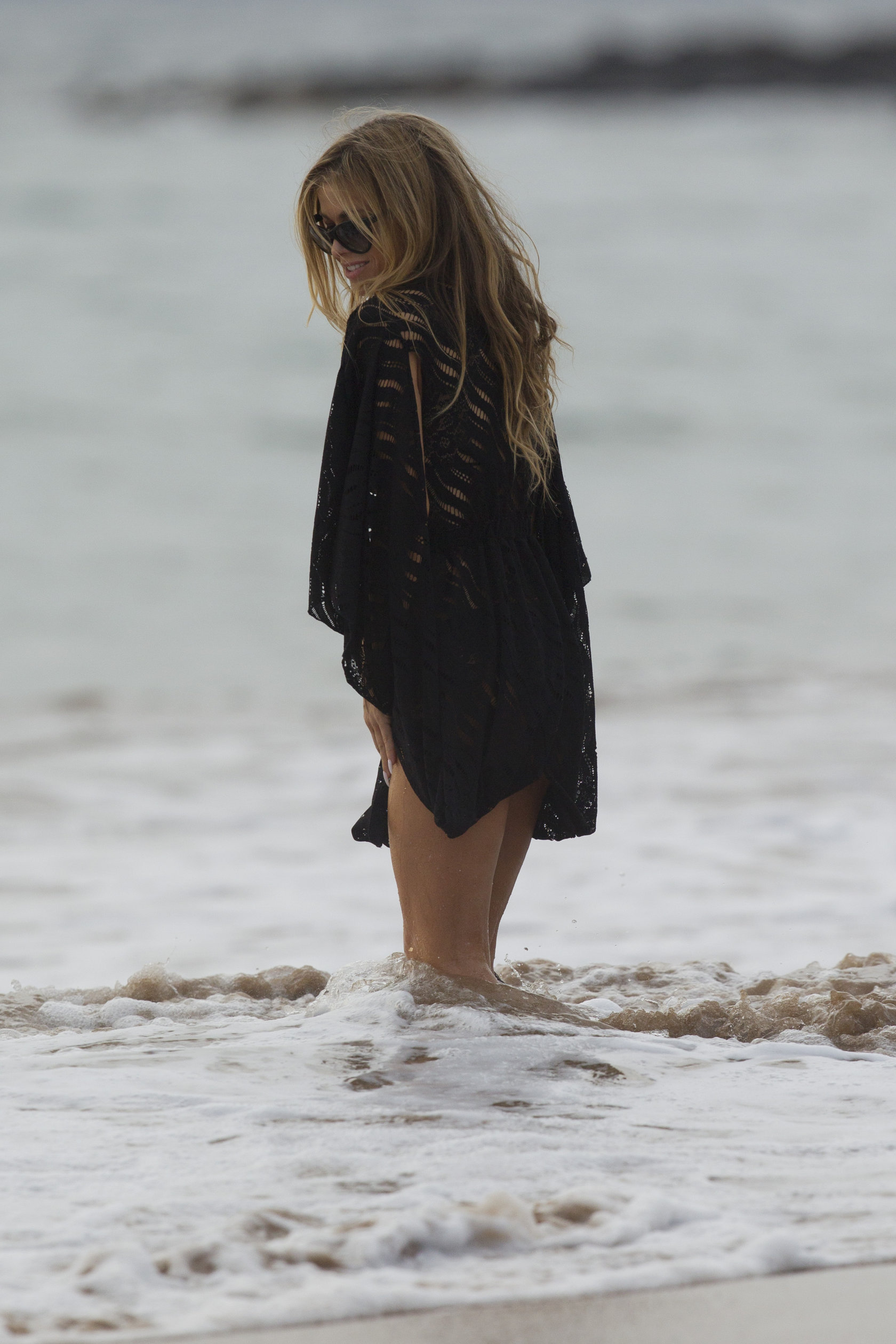 Carmen Electra – beach shoot candids in Hawaii 10/3/13  
