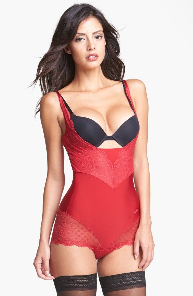 Mayra Suárez in lingerie