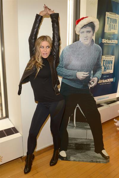 Carmen Electra Enters the Sirius M Studios in New York 05.12.12 