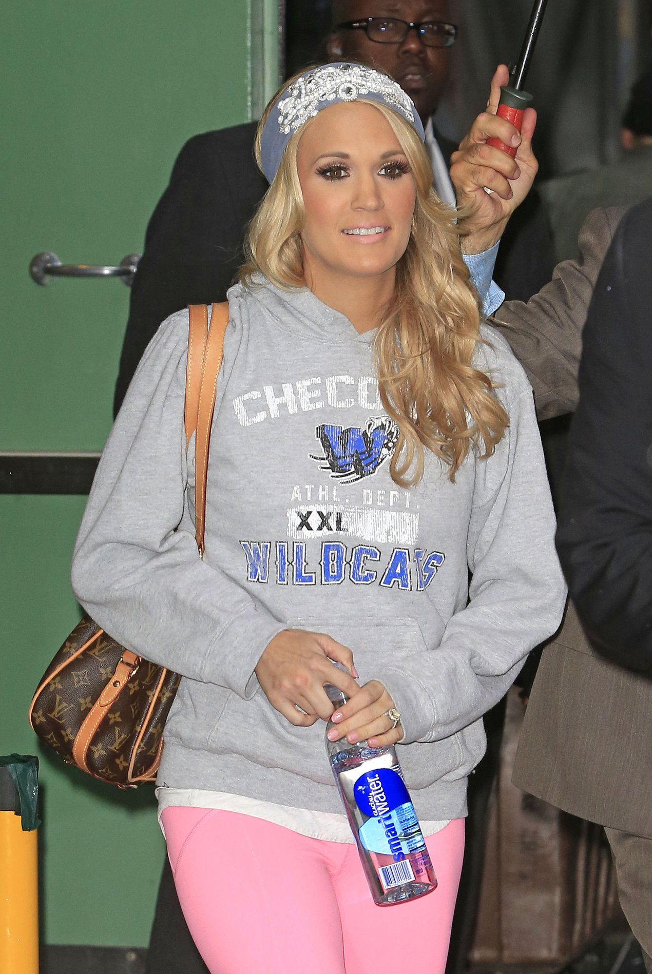 Carrie Underwood “Good Morning America” departure candids in New York, November 1, 2013 