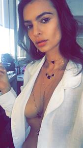 Emily Ratajkowski taking a selfie