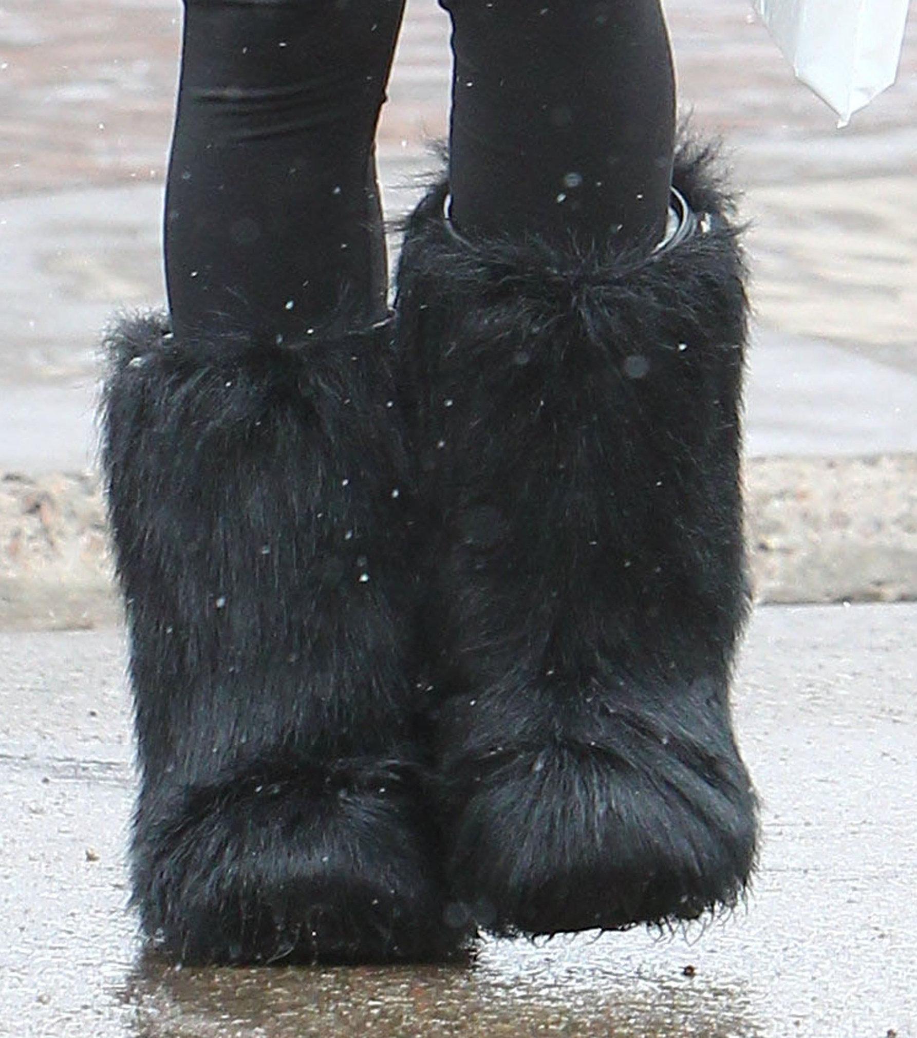 Daisy Fuentes Christmas shopping in Aspen 12/24/12 