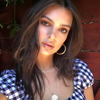 Emily Ratajkowski taking a selfie