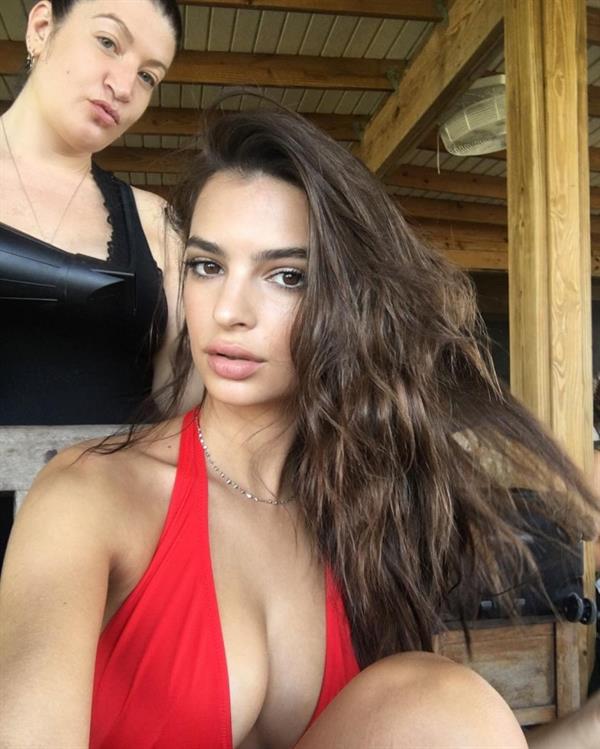 Emily Ratajkowski in a bikini taking a selfie