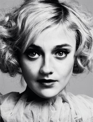 Dakota Fanning Wonderland magazine Apr/May 2012 