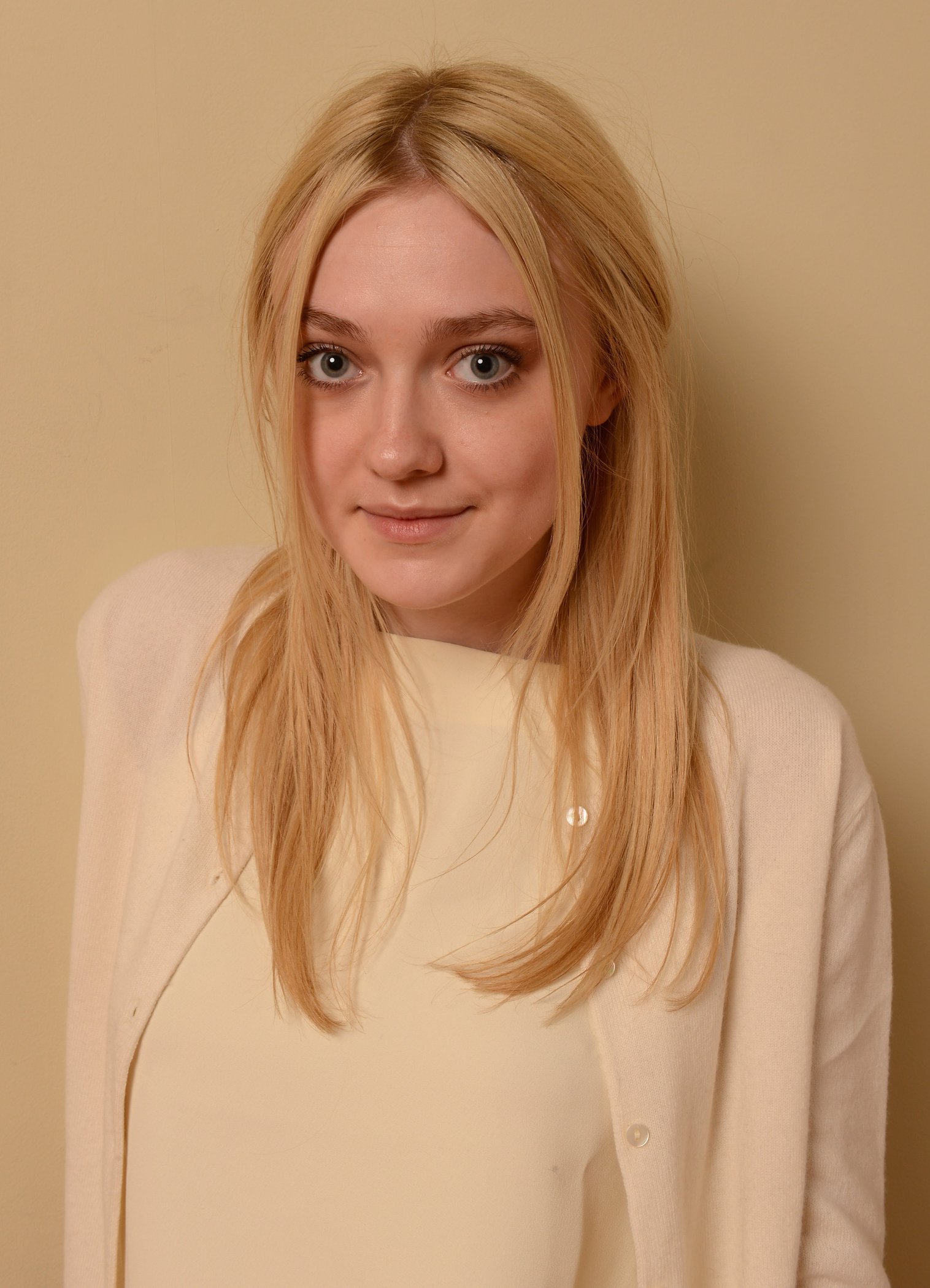 Dakota Fanning Very Good Girls Portraits at the Sundace Film Festival in Utah January 23, 2013 