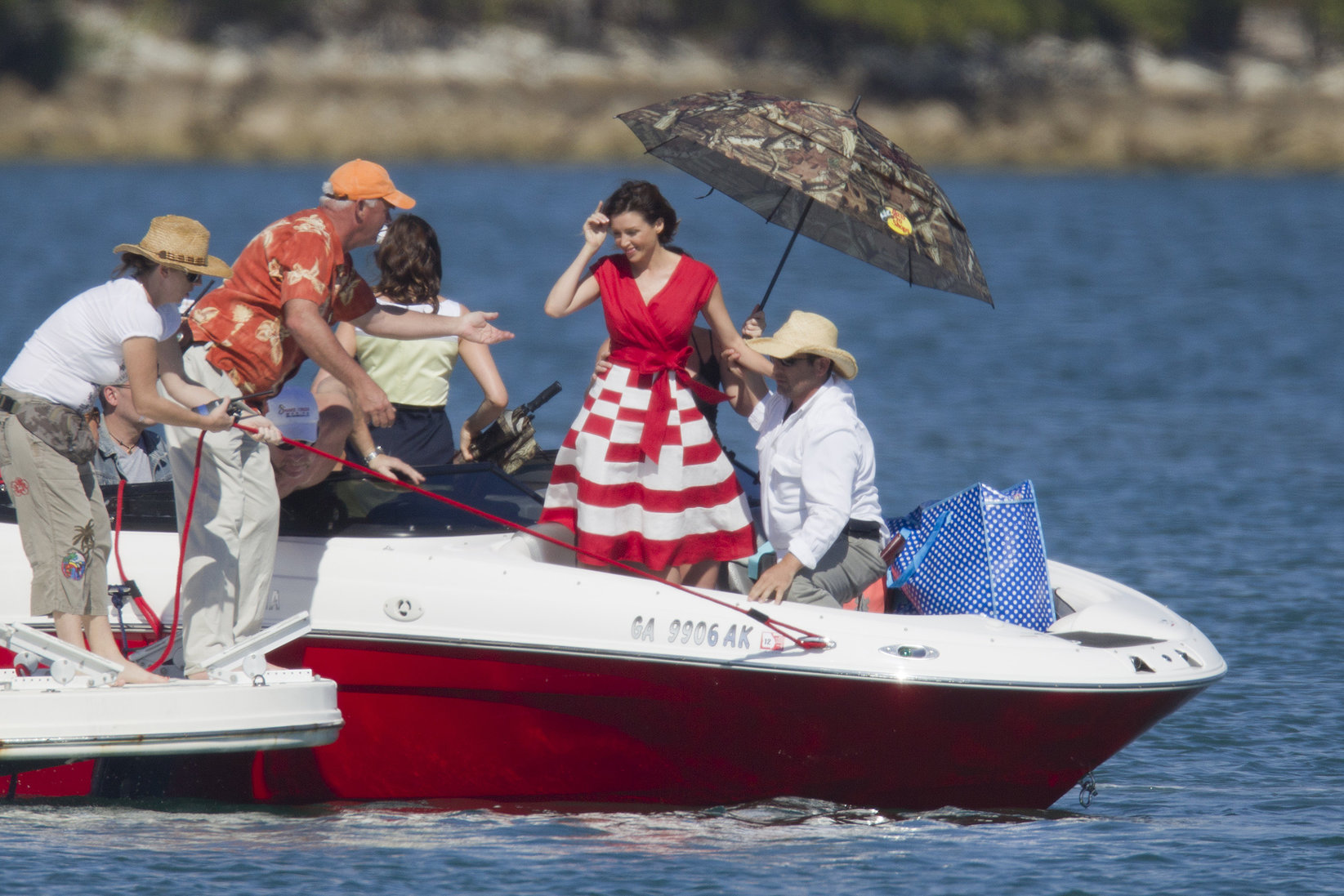 Dannii Minogue swimsuit photoshoot candids in Miami in January, 2011