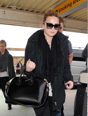 Demi Lovato - Leaves London Heathrow Airport in London (01.06.2013) 