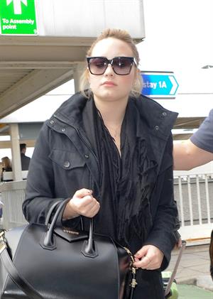 Demi Lovato - Leaves London Heathrow Airport in London (01.06.2013) 