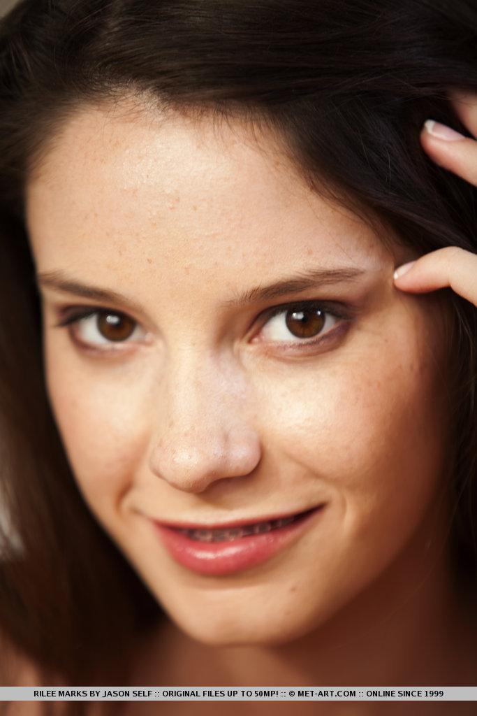 Rylee Marks gets naked for Met-Art