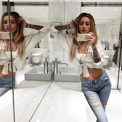 Jenah Yamamoto taking a selfie