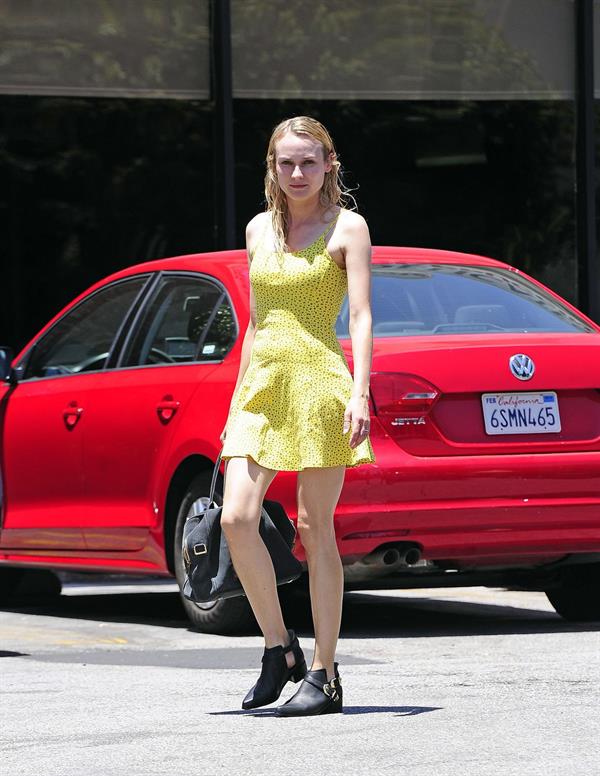 Diane Kruger Arrives at the Oaks Gourmet in Los Feliz on June 19, 2013