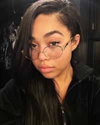 Jordyn Woods taking a selfie