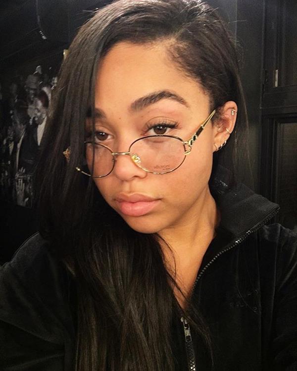 Jordyn Woods taking a selfie