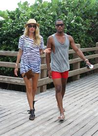 Doutzen Kroes bikini beach pictures in Miami August 16, 2012