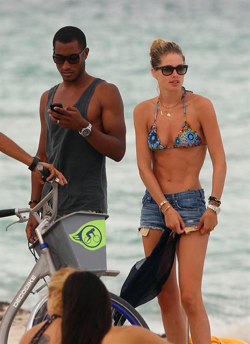 Doutzen Kroes bikini candids on the beach in Miami, Florida Augusts 15, 2012