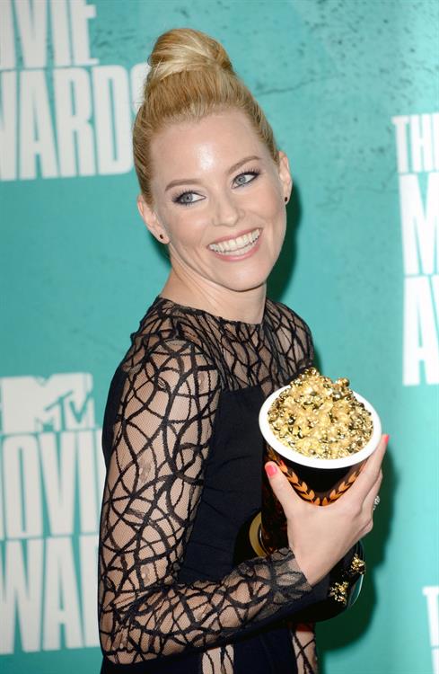 Elizabeth Banks - MTV Movie Awards at Universal Studios, Arrivals - June 3, 2012