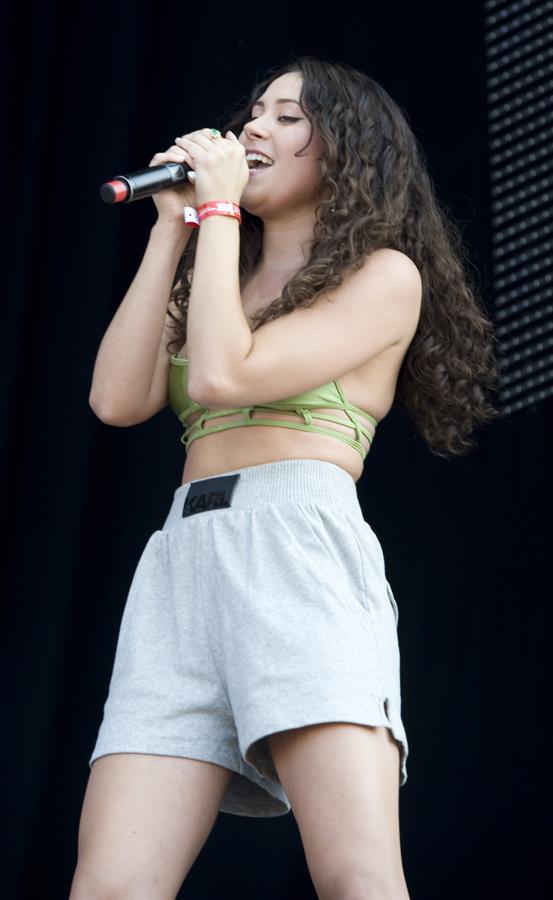 Eliza Doolittle - Olympic Torch Relay Coca-Cola Concert in London (July 26, 2012)