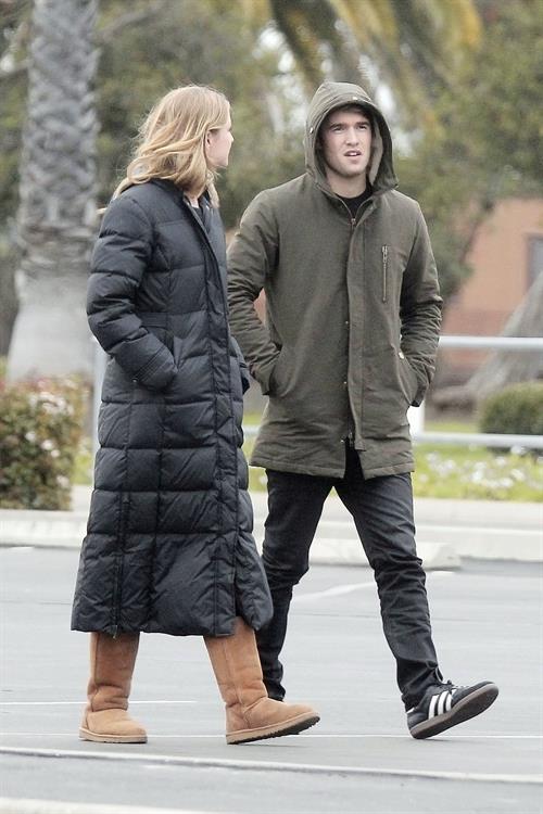 Emily VanCamp - On the Set of Revenge in Los Angeles (07.02.2013) 