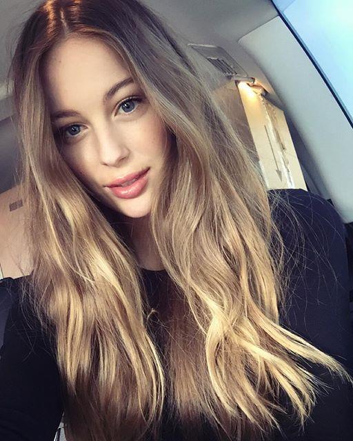 Mathilde Gøhler taking a selfie