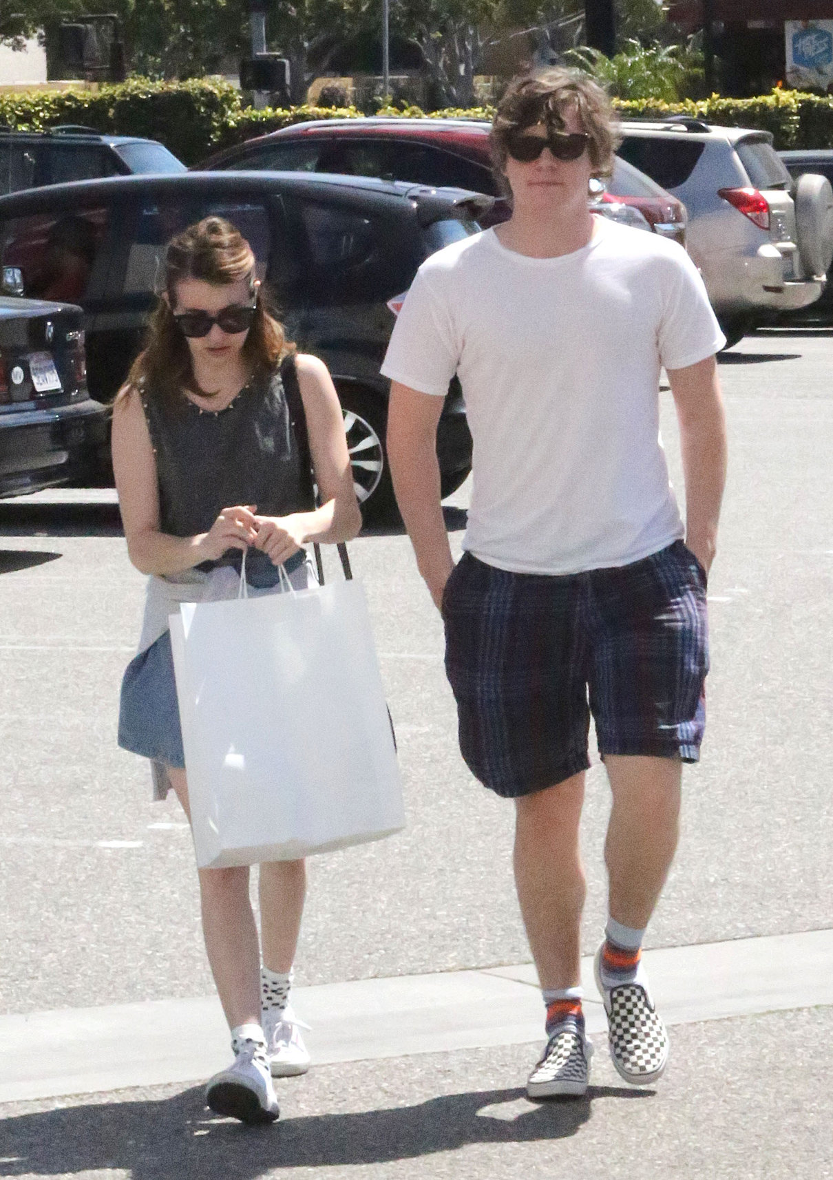 Emma Roberts - Spotted shopping at Samy's in Los Angeles (30.03.2013) 