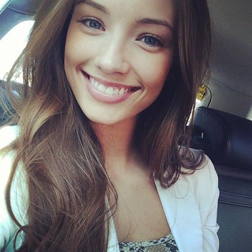 Lorena Rae taking a selfie