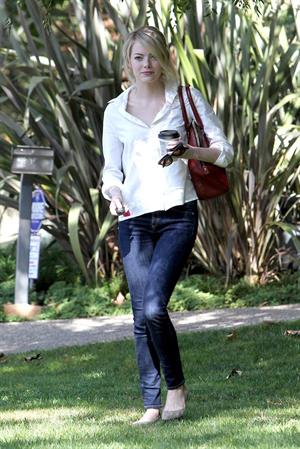 Emma Stone in Jeans walking in Los Angeles (10/08/12) 