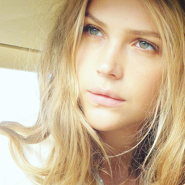 Esti Ginzburg taking a selfie